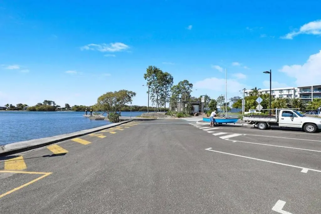 Beach Boutique With River View Maroochydore Avustralya